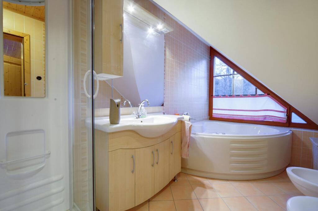 Apartmaji Pri Handelcanih,