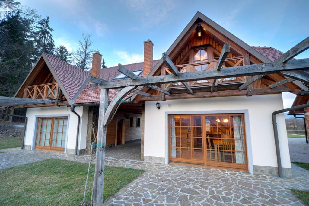 Apartmaji Pri Handelcanih,